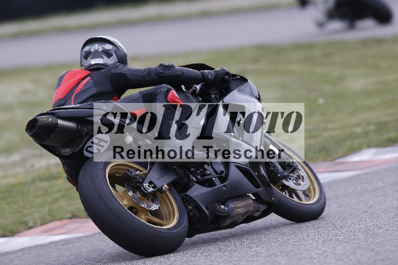 Archiv-2025/06 18.04.2025 Speer Racing ADR/Gruppe gelb/backside